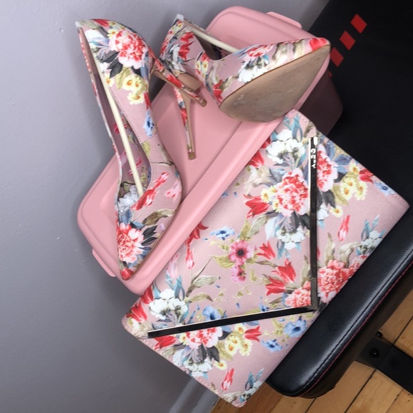 Heels and clutch brush pink with 🌸 Flowers print! - Picture 2 of 2